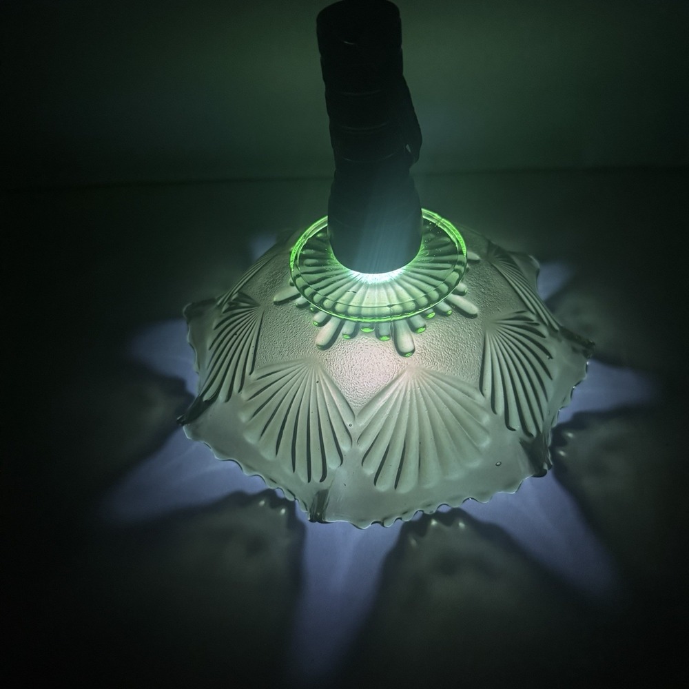 Imperial Green Carnival Glass Shell & Sand‎ Pattern Bowl Candy Dish